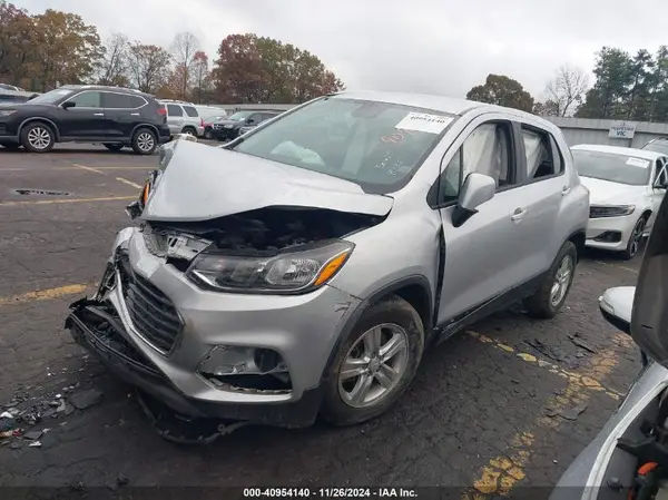 KL7CJKSB3LB318382 2020 CHEVROLET TRAX - Image 2