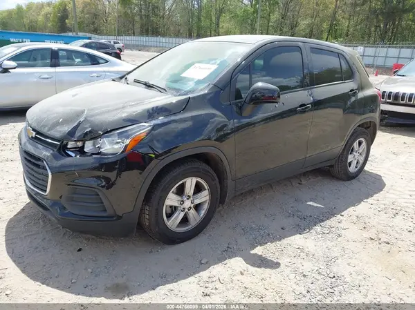 KL7CJKSB3LB320133 2020 CHEVROLET TRAX - Image 2