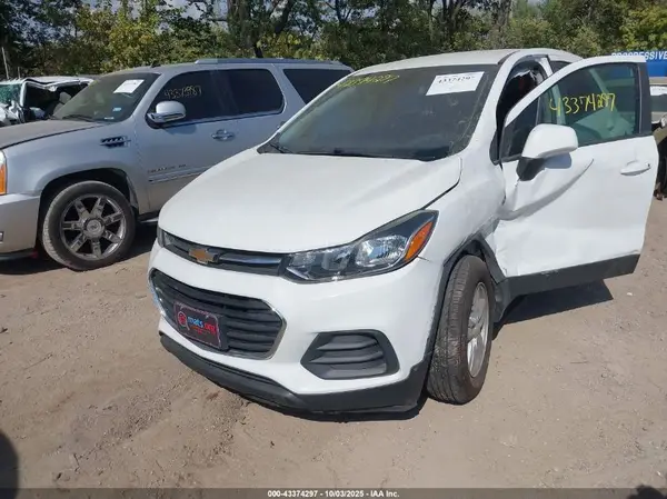KL7CJKSB3LB322528 2020 CHEVROLET TRAX - Image 2
