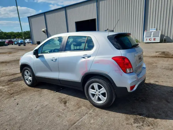 KL7CJKSB3LB323095 2020 CHEVROLET TRAX - Image 2