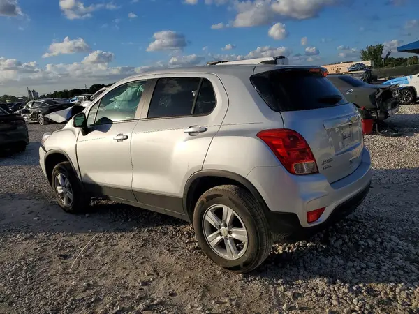 KL7CJKSB3LB327082 2020 CHEVROLET TRAX - Image 2
