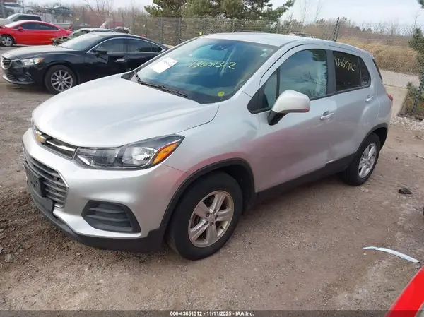 KL7CJKSB3LB329527 2020 CHEVROLET TRAX - Image 2