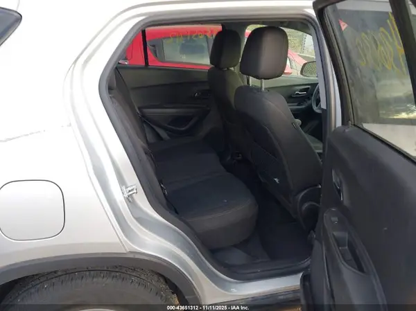 KL7CJKSB3LB329527 2020 CHEVROLET TRAX - Image 8