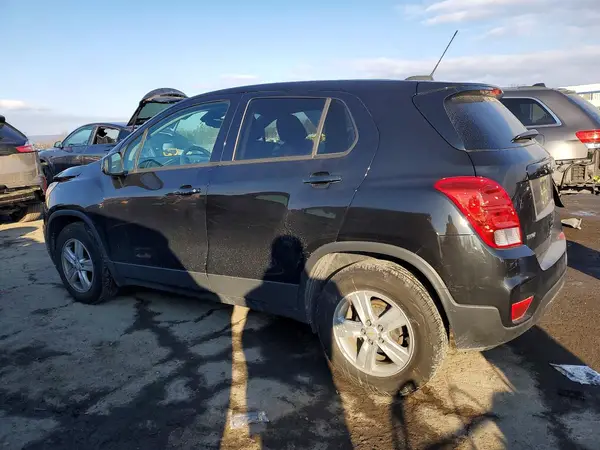 KL7CJKSB3LB329608 2020 CHEVROLET TRAX - Image 2