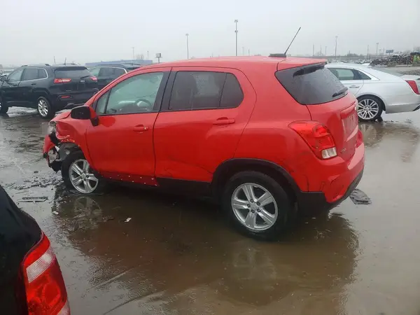 KL7CJKSB3LB347591 2020 CHEVROLET TRAX - Image 2
