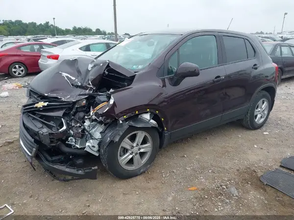 KL7CJKSB3LB349387 2020 CHEVROLET TRAX - Image 2