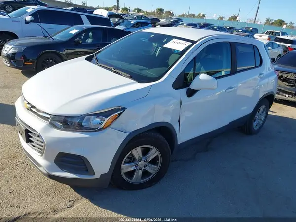 KL7CJKSB3M8337080 2021 CHEVROLET TRAX - Image 2