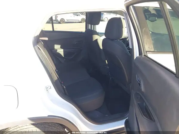 KL7CJKSB3M8337080 2021 CHEVROLET TRAX - Image 8