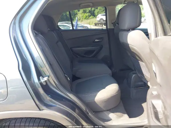 KL7CJKSB3MB304550 2021 CHEVROLET TRAX - Image 8