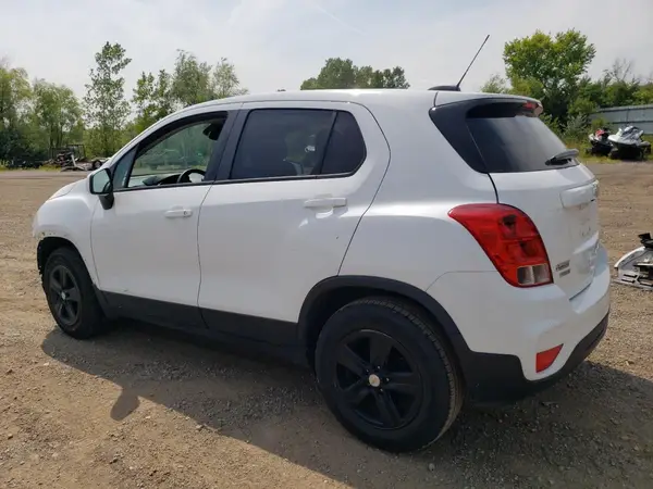 KL7CJKSB3MB304922 2021 CHEVROLET TRAX - Image 2
