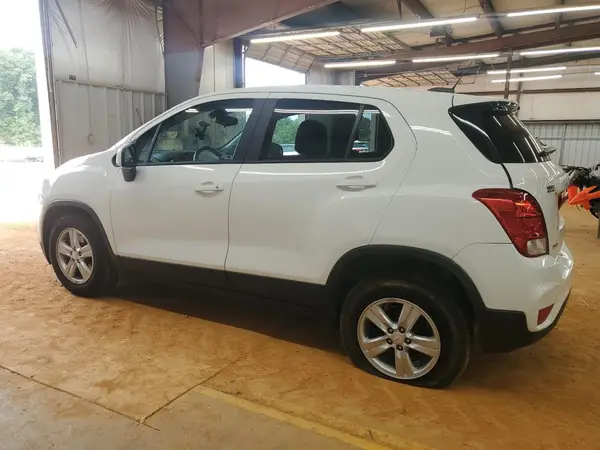KL7CJKSB3MB320134 2021 CHEVROLET TRAX - Image 2