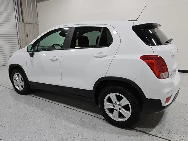 KL7CJKSB3MB323194 2021 CHEVROLET TRAX - Image 2