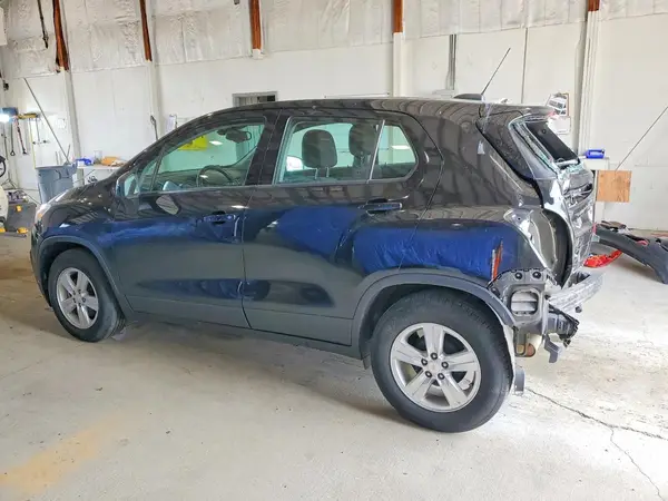 KL7CJKSB3MB325785 2021 CHEVROLET TRAX - Image 2