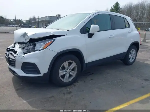 KL7CJKSB3MB327763 2021 CHEVROLET TRAX - Image 2