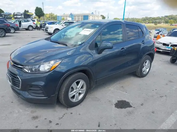 KL7CJKSB3MB331828 2021 CHEVROLET TRAX - Image 2