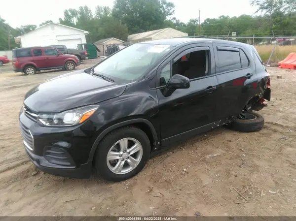 KL7CJKSB3MB332543 2021 CHEVROLET TRAX - Image 2