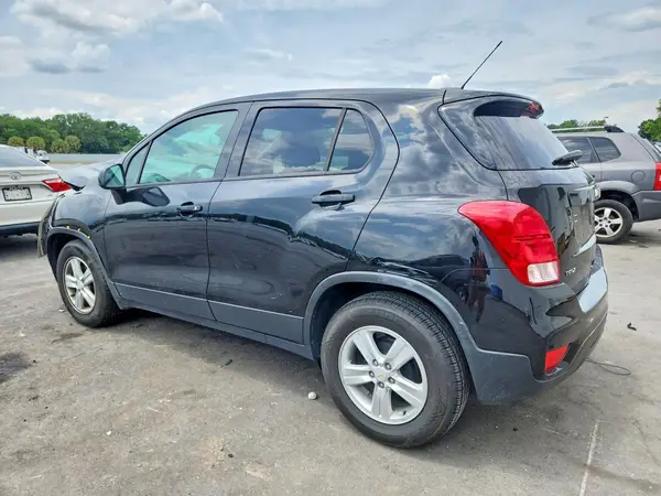 KL7CJKSB3MB337452 2021 CHEVROLET TRAX - Image 2