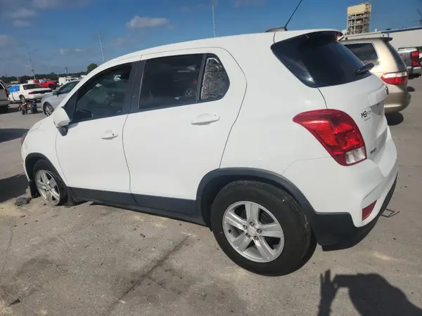 KL7CJKSB3MB339072 2021 CHEVROLET TRAX - Image 2