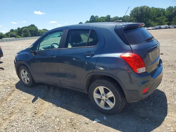 KL7CJKSB3MB357684 2021 CHEVROLET TRAX - Image 2