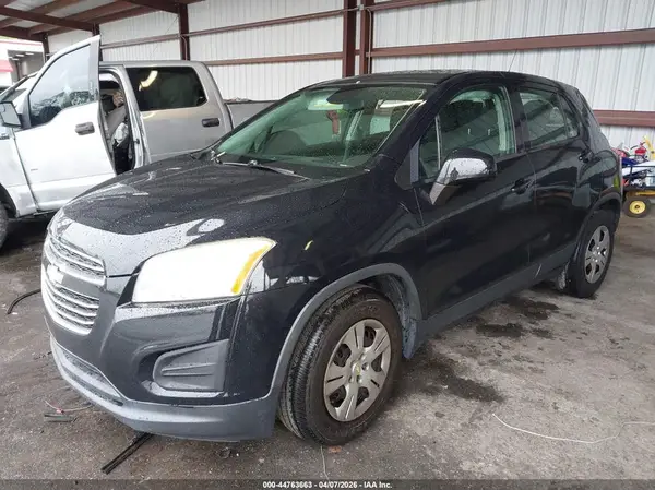 KL7CJKSB4GB565545 2016 CHEVROLET TRAX - Image 2