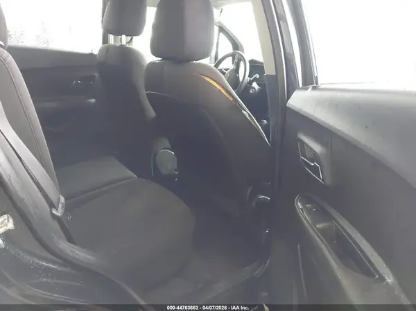 KL7CJKSB4GB565545 2016 CHEVROLET TRAX - Image 8