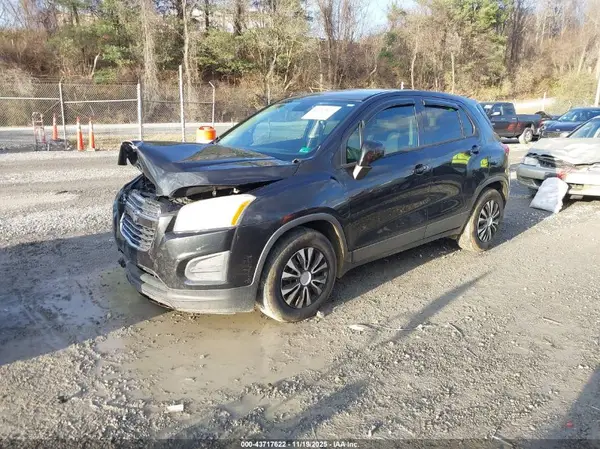KL7CJKSB4GB572656 2016 CHEVROLET TRAX - Image 2
