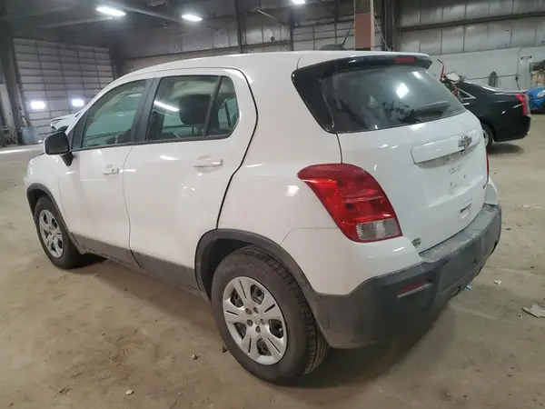 KL7CJKSB4GB592504 2016 CHEVROLET TRAX - Image 2
