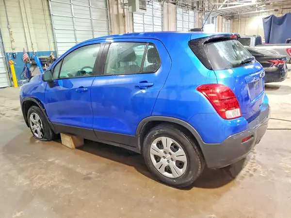 KL7CJKSB4GB592762 2016 CHEVROLET TRAX - Image 2