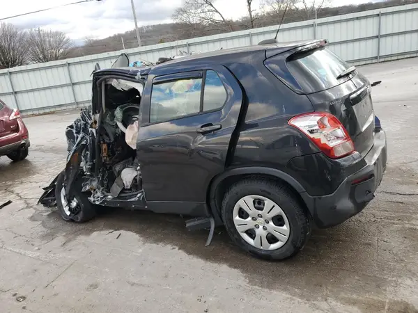 KL7CJKSB4GB592857 2016 CHEVROLET TRAX - Image 2