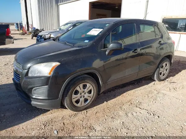 KL7CJKSB4GB606126 2016 CHEVROLET TRAX - Image 2