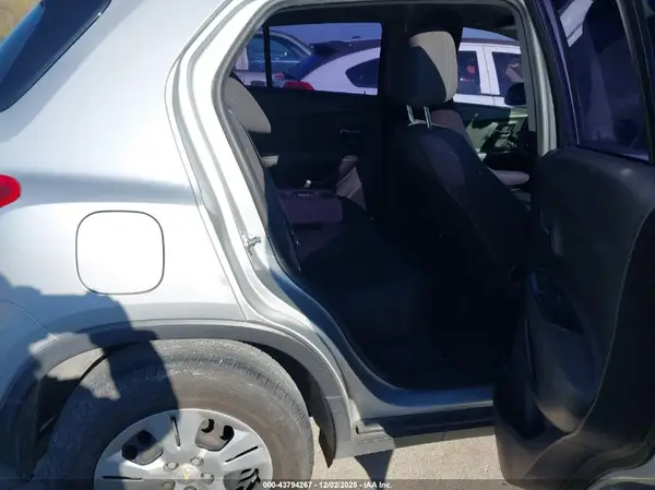 KL7CJKSB4GB620205 2016 CHEVROLET TRAX - Image 8