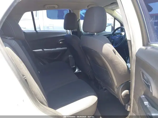 KL7CJKSB4GB631981 2016 CHEVROLET TRAX - Image 8