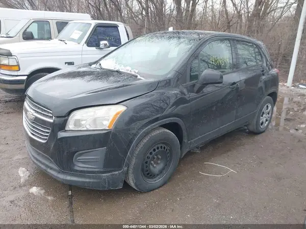 KL7CJKSB4GB729716 2016 CHEVROLET TRAX - Image 2
