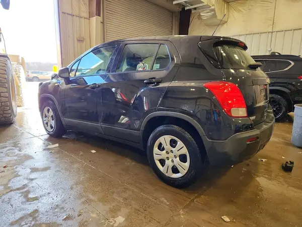 KL7CJKSB4GB731305 2016 CHEVROLET TRAX - Image 2