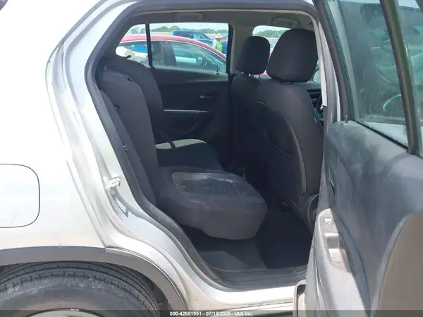 KL7CJKSB4GB741820 2016 CHEVROLET TRAX - Image 8