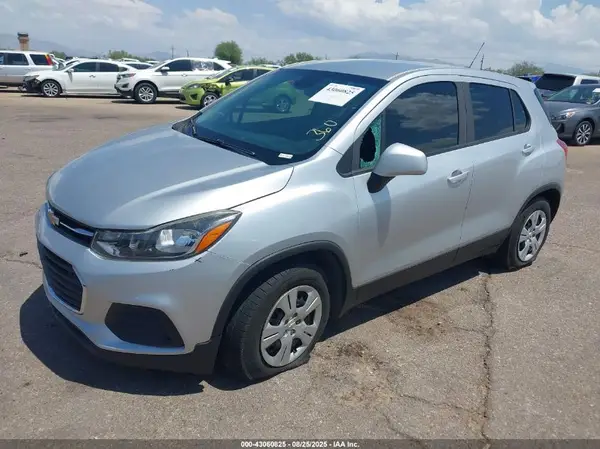 KL7CJKSB4HB047307 2017 CHEVROLET TRAX - Image 2