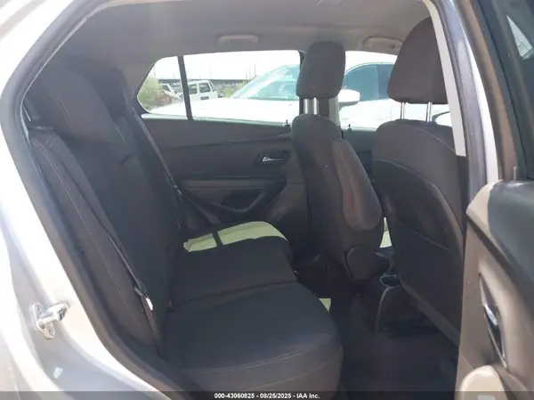 KL7CJKSB4HB047307 2017 CHEVROLET TRAX - Image 8