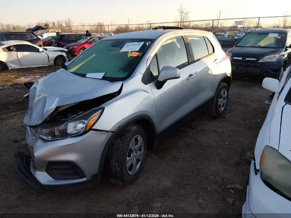 KL7CJKSB4HB087158 2017 CHEVROLET TRAX - Image 2