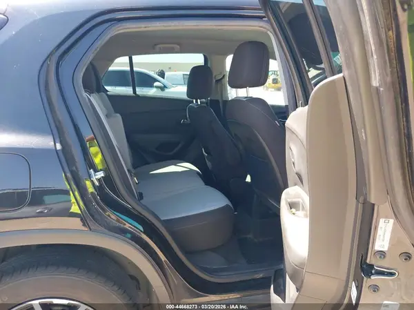 KL7CJKSB4HB091386 2017 CHEVROLET TRAX - Image 8