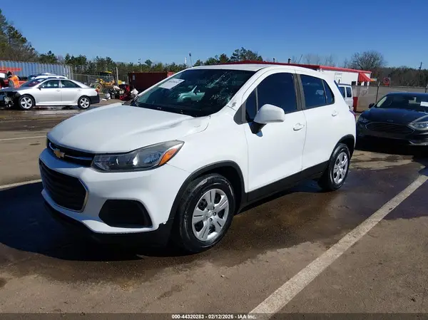 KL7CJKSB4HB105352 2017 CHEVROLET TRAX - Image 2