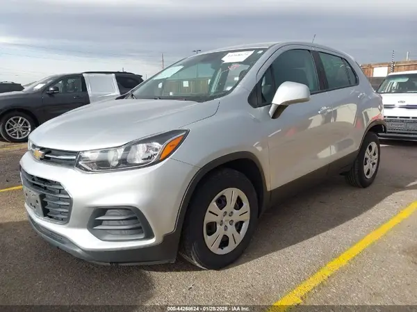 KL7CJKSB4HB124693 2017 CHEVROLET TRAX - Image 2