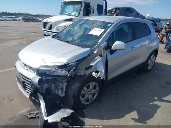 KL7CJKSB4HB131935 2017 CHEVROLET TRAX - Image 2