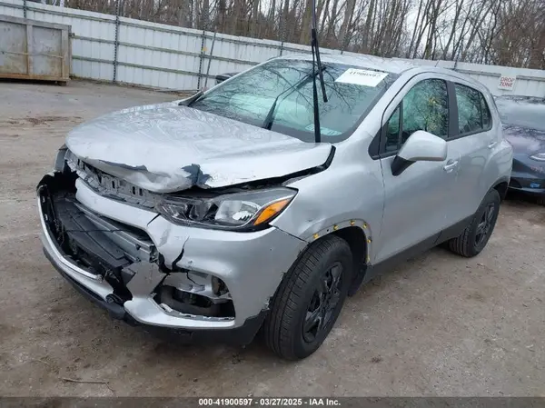 KL7CJKSB4HB183582 2017 CHEVROLET TRAX - Image 2