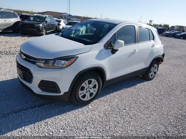 KL7CJKSB4HB194520 2017 CHEVROLET TRAX - Image 2