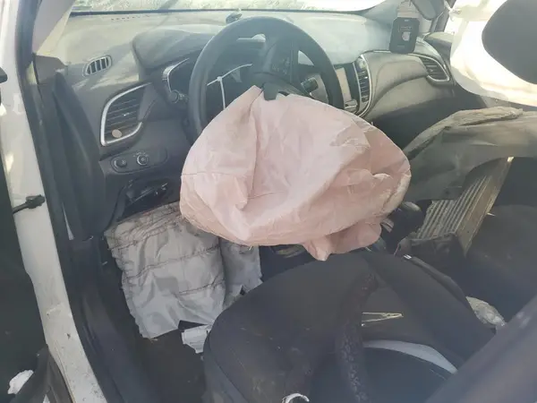 KL7CJKSB4HB202437 2017 CHEVROLET TRAX - Image 8