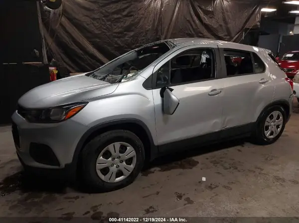 KL7CJKSB4HB258118 2017 CHEVROLET TRAX - Image 2