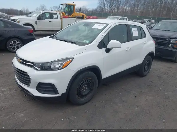 KL7CJKSB4JB549532 2018 CHEVROLET TRAX - Image 2