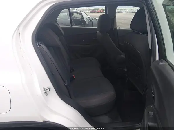 KL7CJKSB4JB555878 2018 CHEVROLET TRAX - Image 8