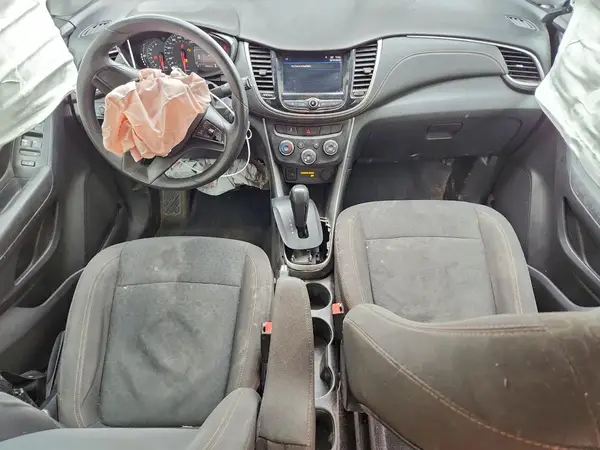 KL7CJKSB4JB561261 2018 CHEVROLET TRAX - Image 8