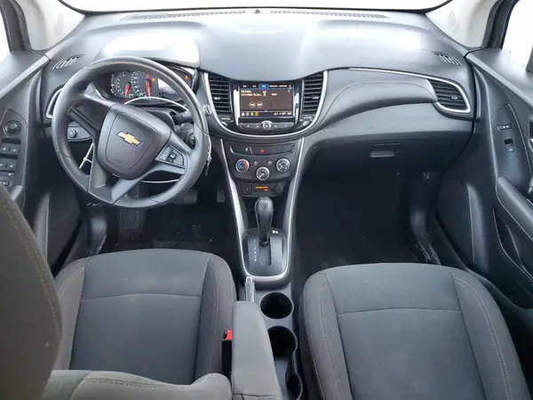 KL7CJKSB4JB587262 2018 CHEVROLET TRAX - Image 8